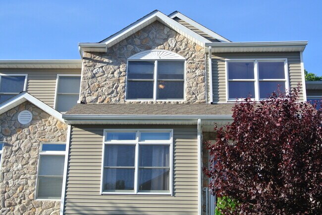111 Autumn Ridge Rd in Morris Plains, NJ - Building Photo - Building Photo