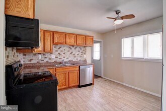 285 Pinoak Dr in Frederick, MD - Building Photo - Building Photo