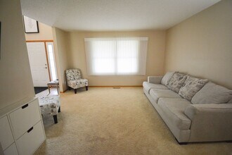 518 Forbrook Ln NW in Rochester, MN - Building Photo - Building Photo