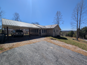 403 Union Hill Rd in Hendersonville, NC - Building Photo - Building Photo