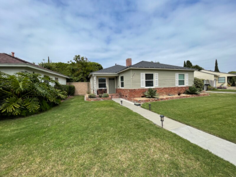 2288 Stearnlee Ave in Long Beach, CA - Building Photo