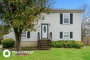 10509 Hillpark Dr in Louisville, KY - Building Photo