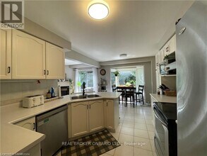 39 Sable Dr in Hamilton, ON - Building Photo - Building Photo