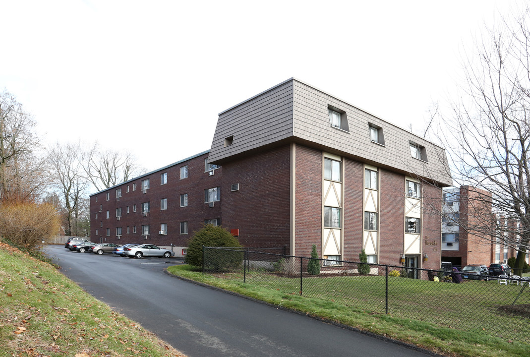 The Harwicke Apartments in West Hartford, CT - Foto de edificio