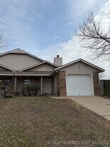 5727 S Vancouver Ave in Tulsa, OK - Building Photo