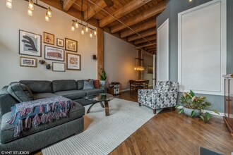 616 W Fulton St, Unit 218 in Chicago, IL - Foto de edificio - Building Photo