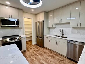 205 Blossom Ct in Buffalo Grove, IL - Building Photo - Building Photo