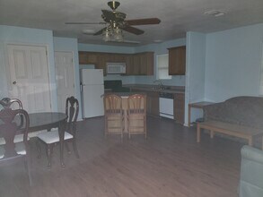 113 E Magnolia St in Keene, TX - Building Photo - Building Photo