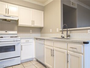 5253 Caspian Springs Dr in Las Vegas, NV - Building Photo - Building Photo
