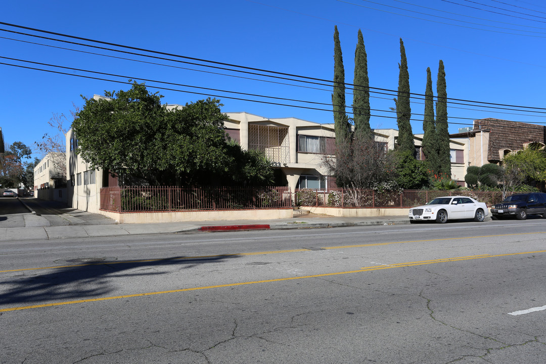 6133 Whitsett Ave in North Hollywood, CA - Building Photo