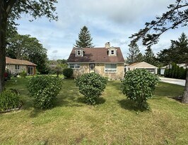 S80W19060 Janesville Rd in Muskego, WI - Building Photo