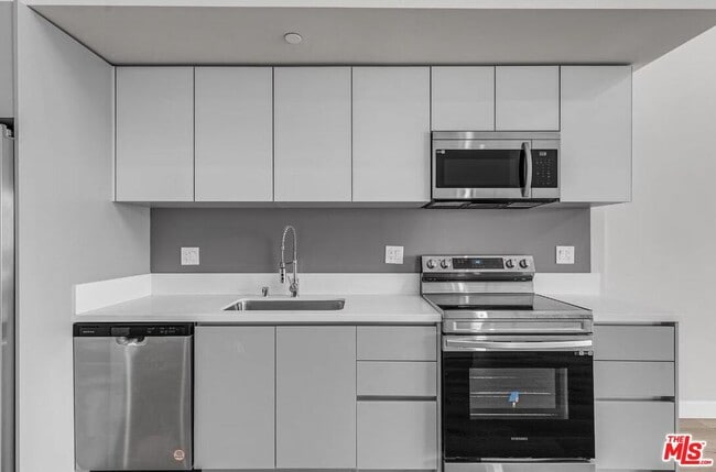 property at 825 S Coronado St