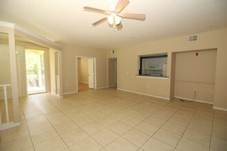 5029 City St-Unit -1 in Orlando, FL - Foto de edificio - Building Photo