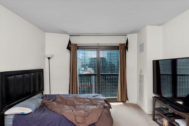 400 Lasalle St in Chicago, IL - Building Photo - Building Photo