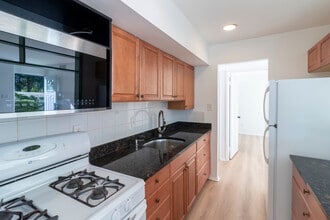 104 Birch St, Unit A3 in Falls Church, VA - Building Photo - Building Photo