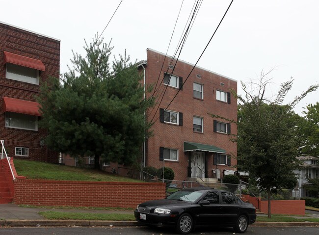 524 44th St NE in Washington, DC - Foto de edificio - Building Photo