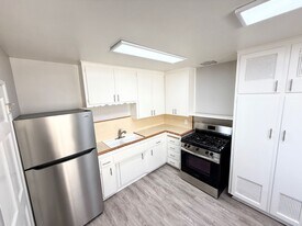 887-891 S Mollison Ave in El Cajon, CA - Building Photo