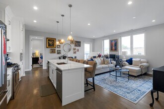 2205 W Medill Ave, Unit 3W in Chicago, IL - Building Photo - Building Photo
