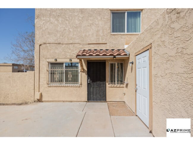 4638 E Southgate Ave in Phoenix, AZ - Building Photo - Building Photo