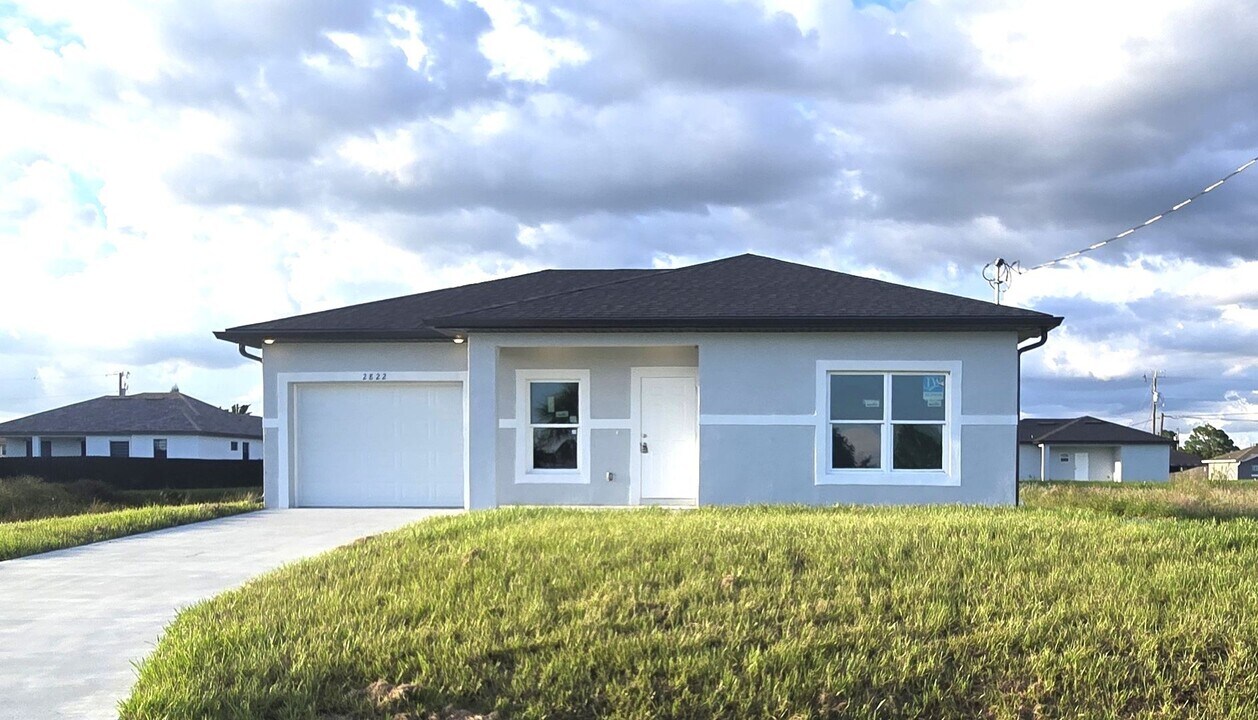2822 19th St SW in Lehigh Acres, FL - Building Photo