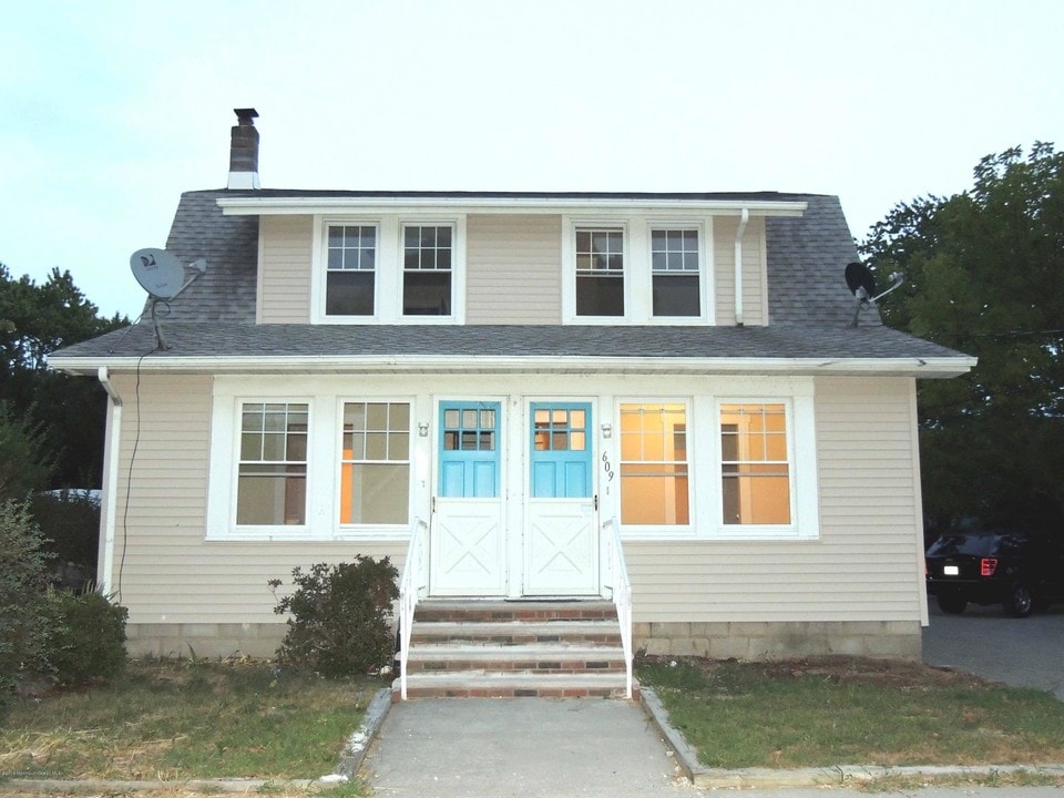 609 Navesink Ave in Ocean Gate, NJ - Building Photo