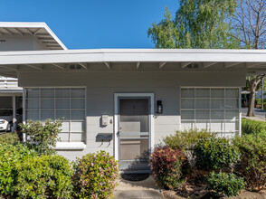 624 University Dr in Menlo Park, CA - Building Photo - Building Photo