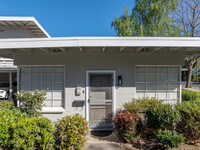 624 University Dr in Menlo Park, CA - Foto de edificio - Building Photo