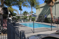 The Pines in El Cajon, CA - Foto de edificio - Building Photo