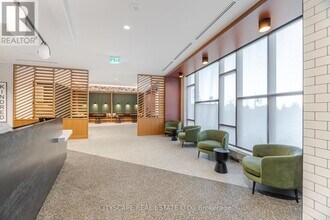 2495 Eglinton Ave W in Mississauga, ON - Building Photo - Building Photo