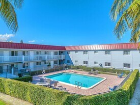 450 W Camino Real in Boca Raton, FL - Building Photo