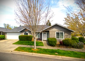1223 SW Sun Glo Dr in Grants Pass, OR - Building Photo
