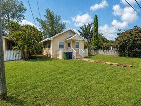 135 SE 4th St in Hallandale Beach, FL - Building Photo