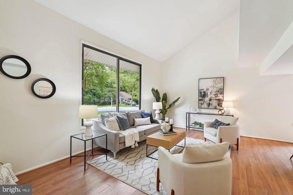 10 Tapiola Ct in Rockville, MD - Building Photo