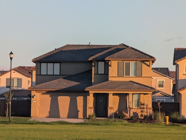 property at 8009 Roundhouse Lp