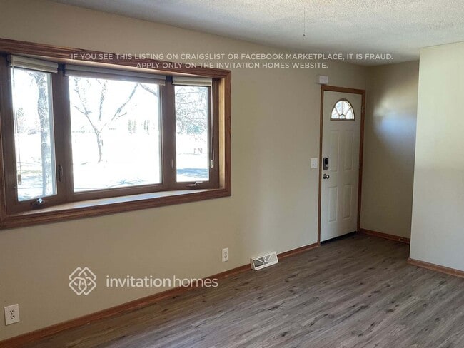 2713 W 71st 1/2 St in Minneapolis, MN - Foto de edificio - Building Photo