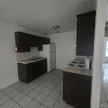 14 N Alamo St in Edinburg, TX - Building Photo - Building Photo