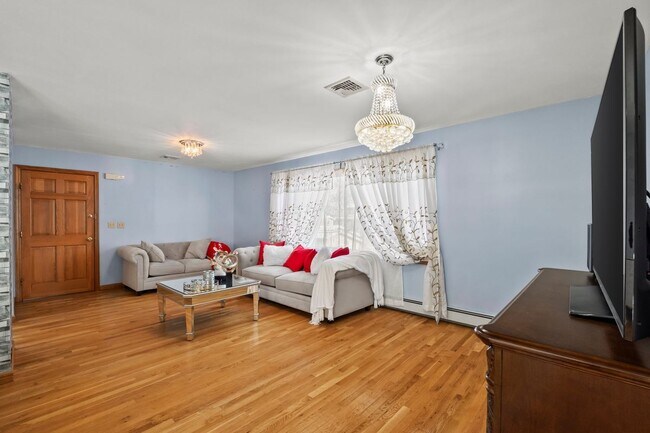 391 Taylor Ave in Hackensack, NJ - Building Photo - Building Photo