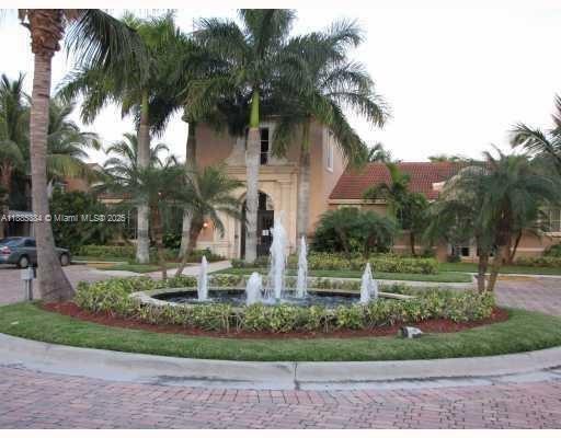 8000 N Nob Hill Rd in Tamarac, FL - Building Photo - Building Photo