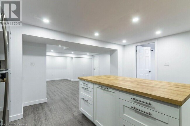 94 Irene Ave in Hamilton, ON - Building Photo - Building Photo