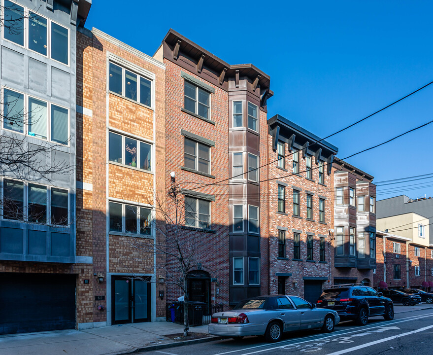 616 Adams St in Hoboken, NJ - Building Photo