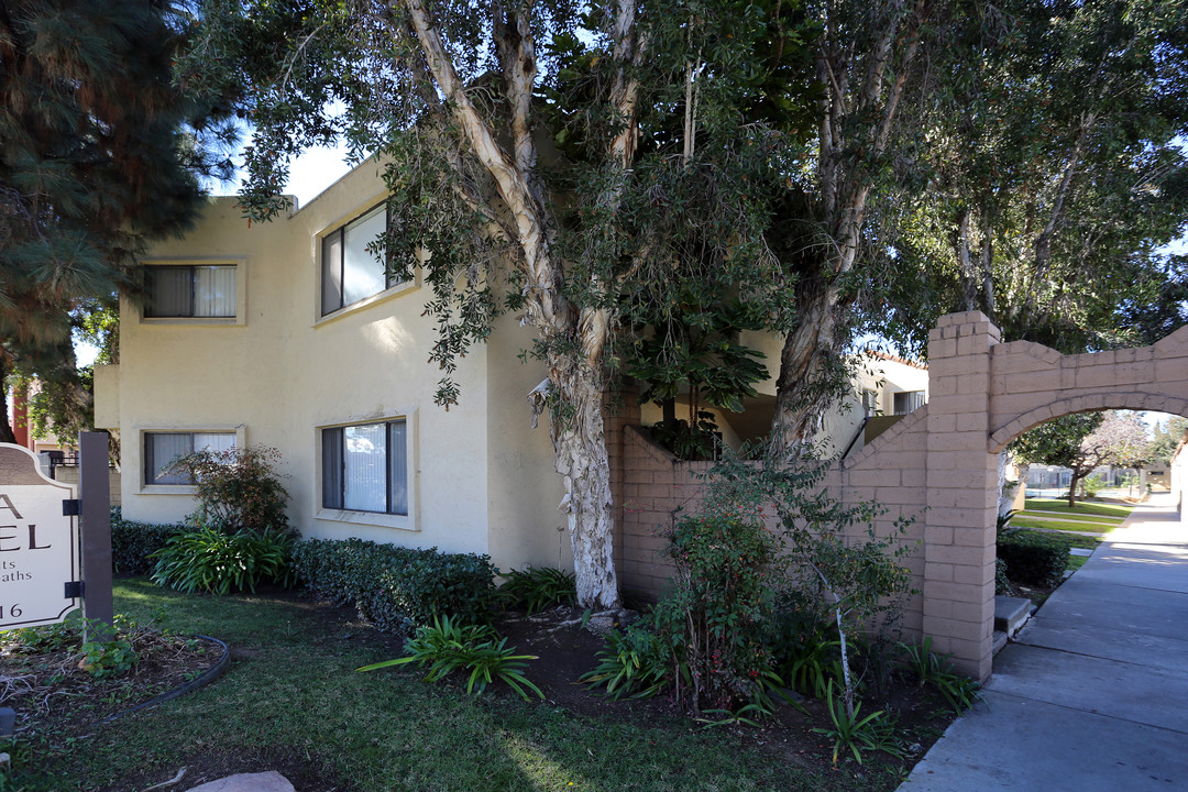 Casa Miguel in El Cajon, CA - Foto de edificio