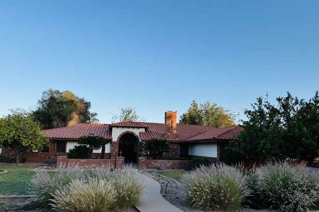 property at 3143 E Fox St