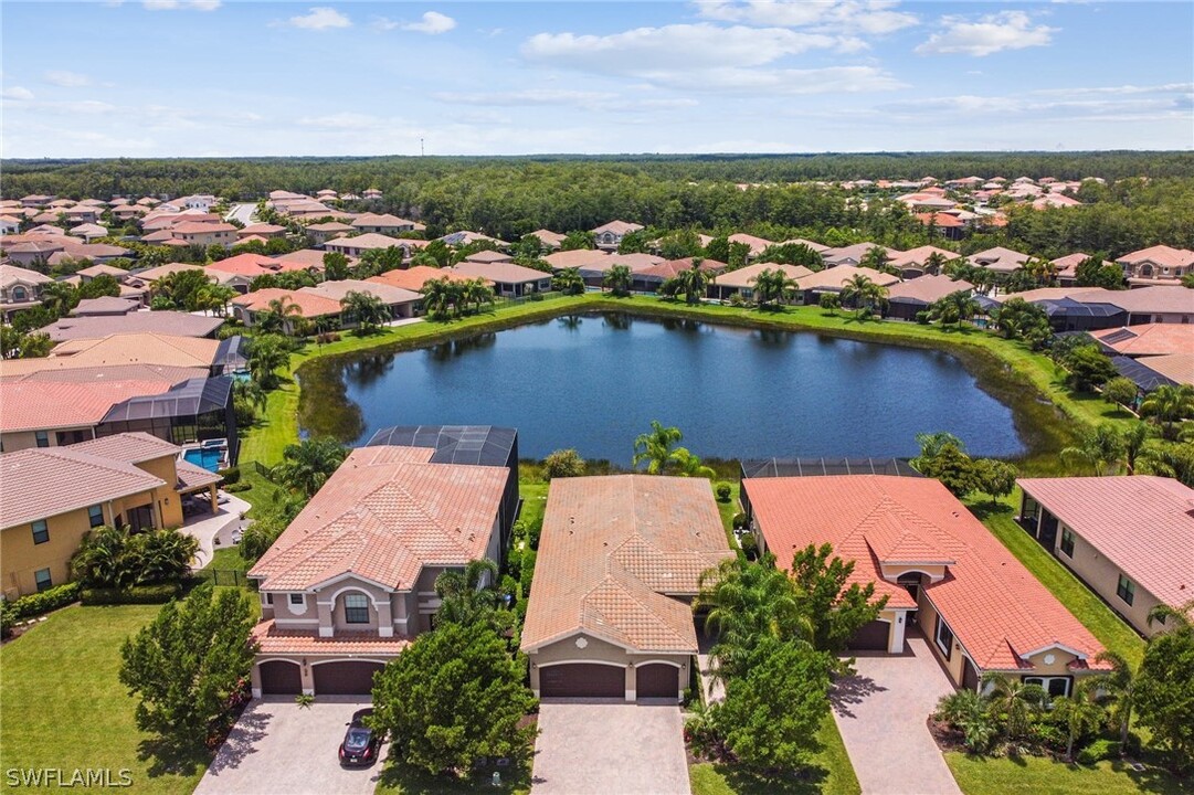 11541 Stonecreek Cir in Ft. Myers, FL - Foto de edificio