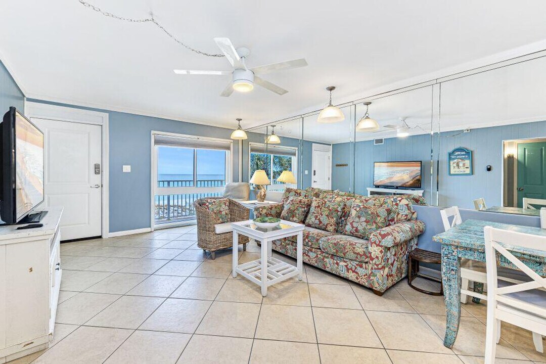 667 Nautilus Ct in Fort Walton Beach, FL - Building Photo