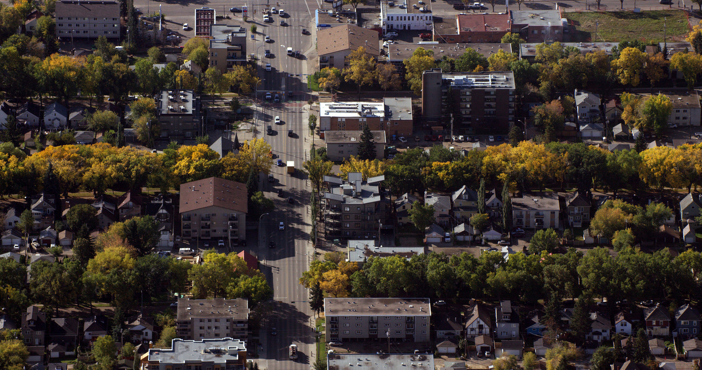 84th Avenue in Edmonton, AB - Building Photo