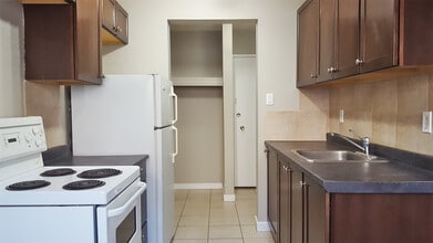 Byron Apartments in Edmonton, AB - Building Photo - Building Photo