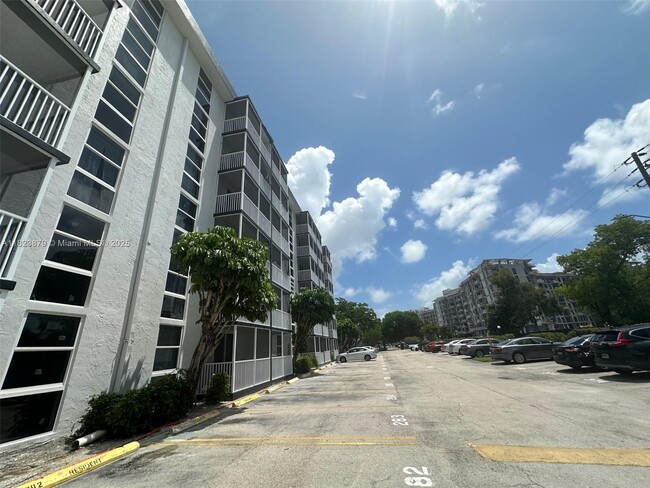 16851 NE 23rd Ave in North Miami Beach, FL - Building Photo - Building Photo