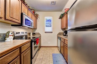 1812 E Alameda St in Norman, OK - Foto de edificio - Building Photo