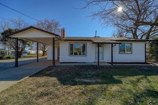 22007 Fern Ave in Red Bluff, CA - Building Photo