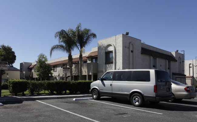 Hillcrest Apartments in Fontana, CA - Foto de edificio - Building Photo